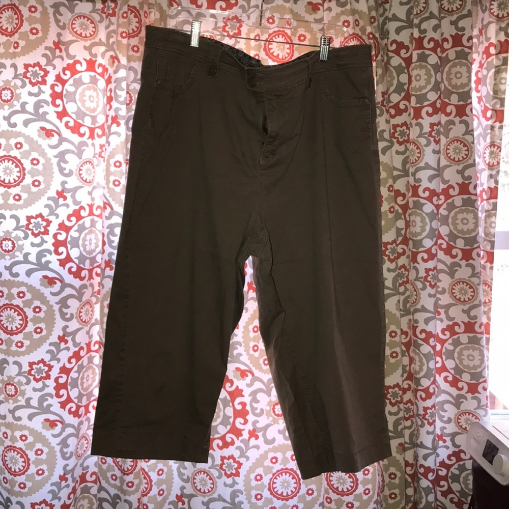 Capri pants